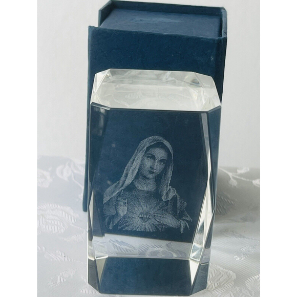 Madonna Virgin Mary Laser Etched Crystal Clear Glass 3D Paperweight IOB - Picture 2 of 7